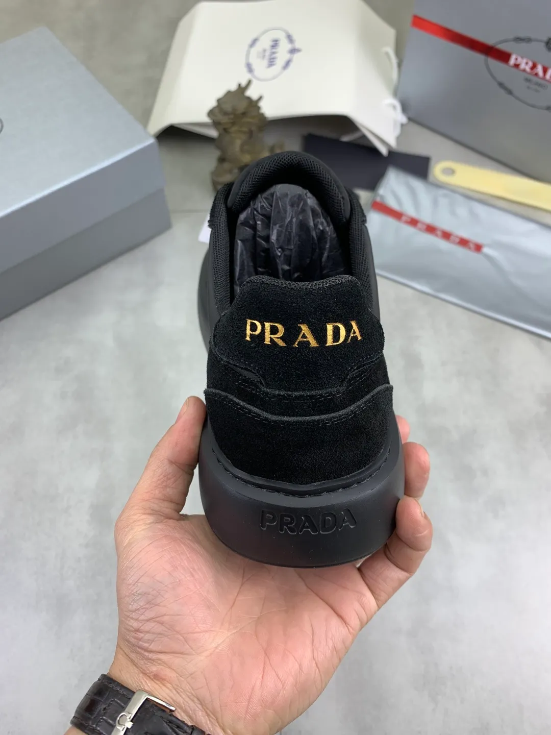 Men's men's shoes P560 💰【New style】Top quality, new popular models on the official website, which will never go out of style for a century, 🆘 The trendy brand (Prada) mainly promotes popular models, avant-garde and versatile fashionable men's shoes, privately molded, with cowhide splicing and 1:1 oil edge treatment... fashionable and simple, original imported cowhide with python skin, cowhide leather lining for feet; the atmosphere and personality are more fashionable, eye-catching and pursuing class. It will subvert the old idea and be a must-have for fashionistas who want to spend time with you! Must keep it! High-end comfortable and low-cost, high-end quality workmanship. Size: 38-45 4️⃣ colors available. full package